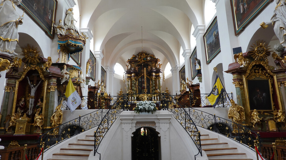Kostel sv. Václava - presbytář po obnově