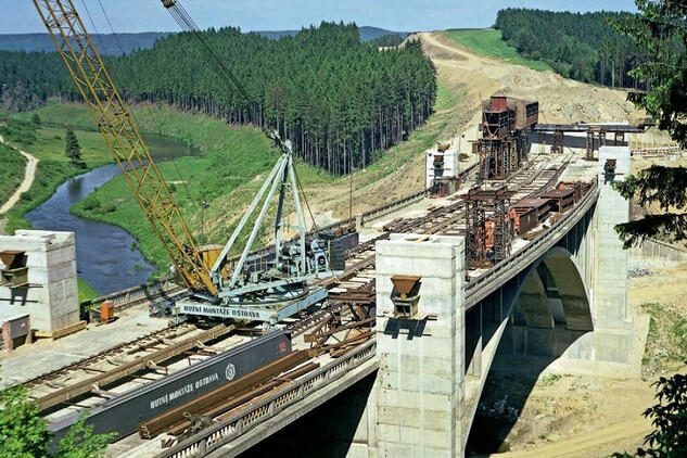 Vojslavický most, počátky výstavby horního mostu, červen 1976
