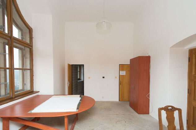 Karlštejn – návštěvnické centrum –⁠ pokladna před obnovou