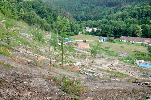 Barokní zahrada hradu Pernštejn prochází rekonstrukcí