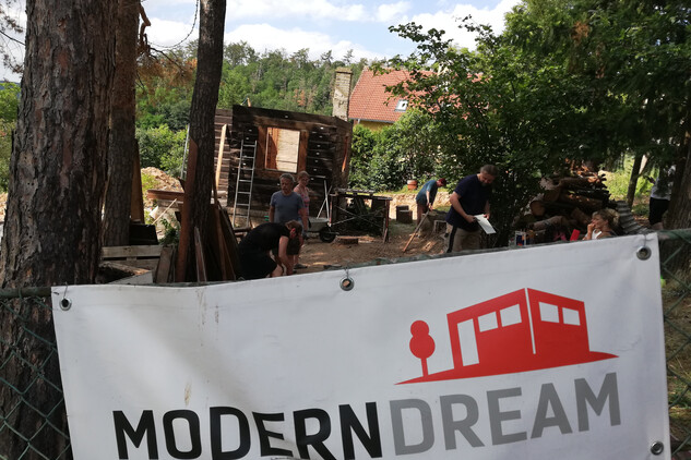 3. Demontáž srubu: musel ustoupit stavbě nového rodinného domu