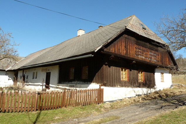 Stachy, č. p. 64. Klasický šumavský dům.