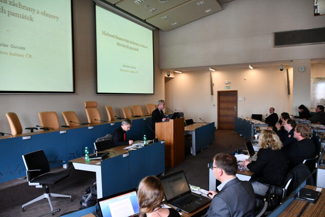 Konference Možnosti požární ochrany historických staveb se zaměřením na stavby dřevěné v Hradci Králové