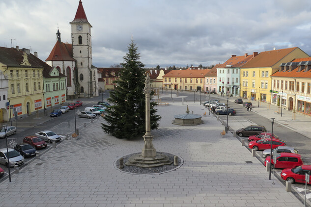 Horažďovice, Mírové náměstí, pohled od východu (foto D. Tuma, 2017)