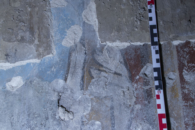Sixtův dům, čp. 553, detail malby: levá ruka sv. Kryštofa s holí, která vyrašila (větvička s listem patrná v horní části; foto F. Srovnal, NPÚ Praha 2020)