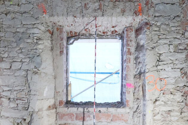 Dokumentace ostění gotického okna kaple Všech svatých, čp. 1268, Na Rybníčku 20, květen 2022