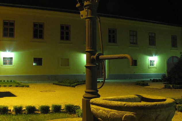 Světový den roztroušené sklerózy - zelené nasvícení Lannerova domu 