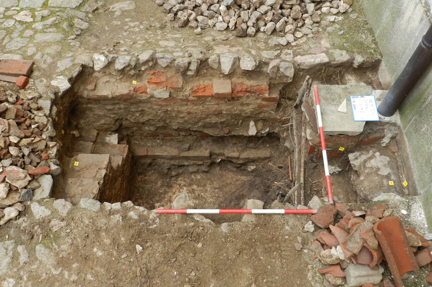 Archeologická sonda na zámku v Telči