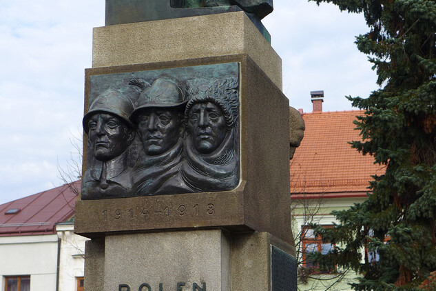 Pomník na Husově náměstí v Polné