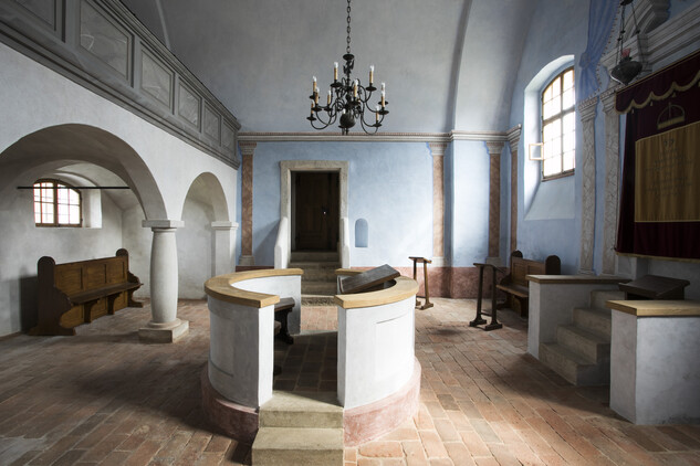 Interiér venkovské synagogy v Polici u Jemnice, severní stěna, stav po obnově (autor: Lucie Herbricková)