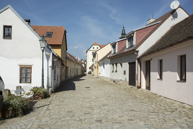 Pohled do Seminářské ulice v Telči, 2023