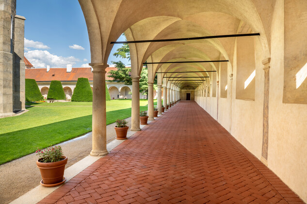 Telč, státní zámek, arkády v zámecké zahradě po ukončení restaurátorských prací, foto: Aleš Motejl