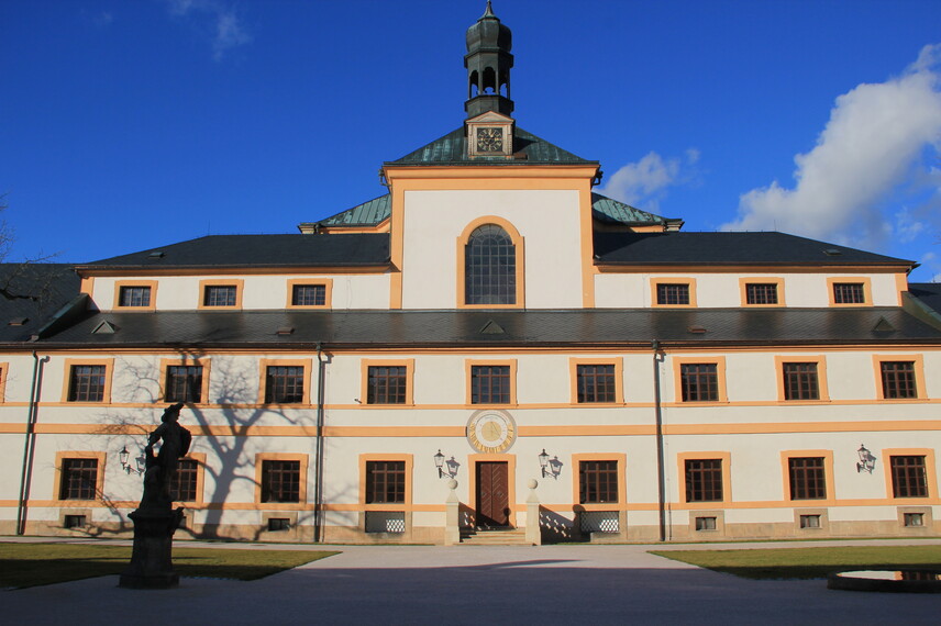 Hospital Kuks, jižní průčelí