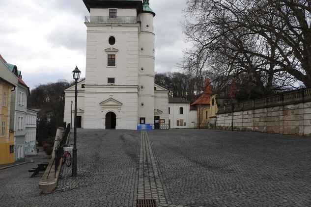Rekonstrukce povrchů Zámeckého náměstí v Teplicích