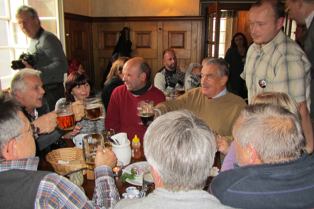 Neformální setkání Karla Schwarzenberga se zaměstnanci zámku Český Krumlov, 2013
