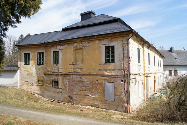 Exteriér letohrádku před rekonstrukcí